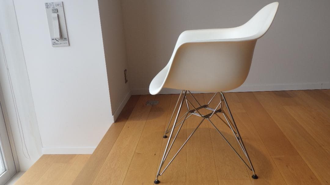 イームズ　プラスチックシェルアーム３　ホワイト