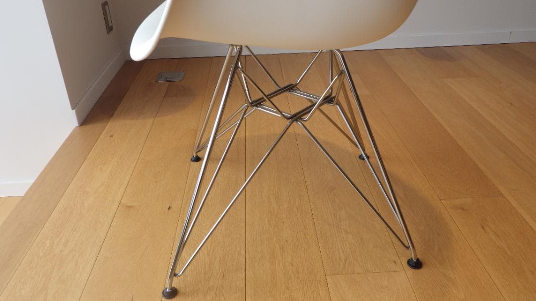 イームズ　プラスチックシェルアーム３　ホワイト