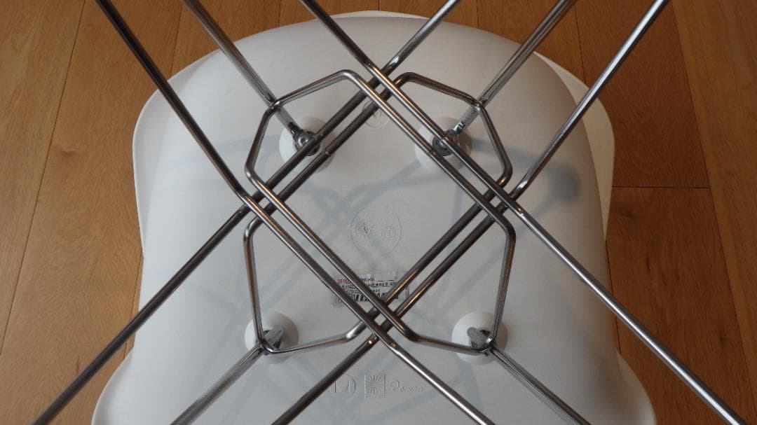 イームズ　プラスチックシェルアーム３　ホワイト