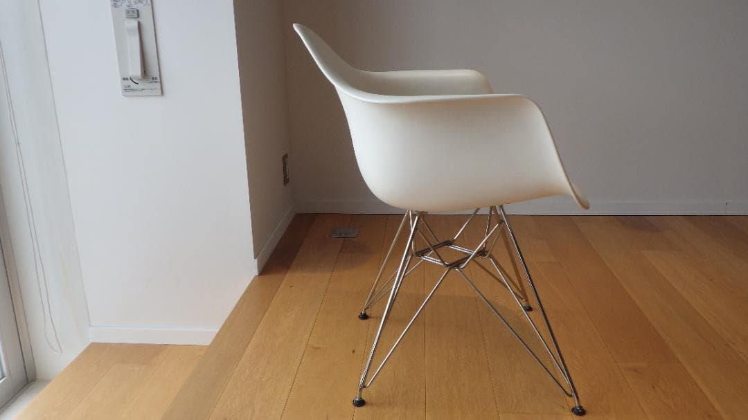イームズ　プラスチックシェルアーム３　ホワイト