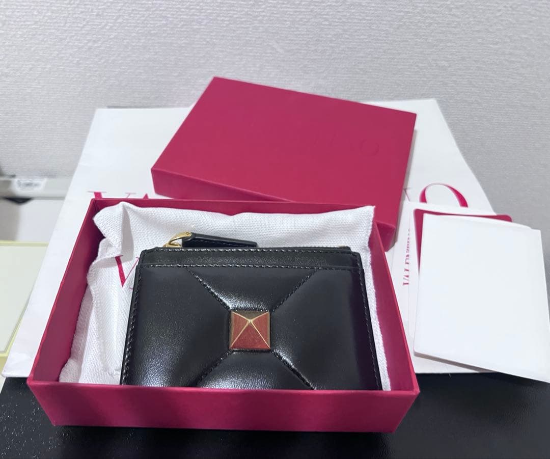 VALENTINO GARAVANI ローマンスタッズ レザーカードケース