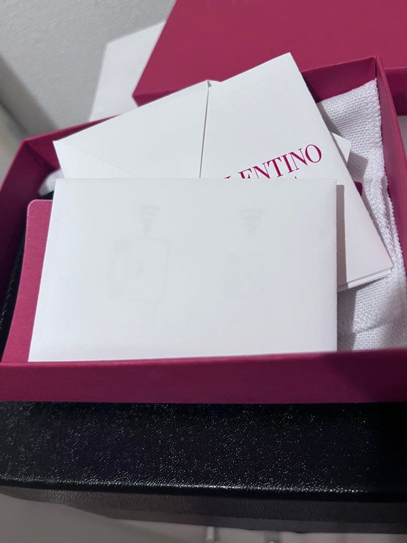 VALENTINO GARAVANI ローマンスタッズ レザーカードケース