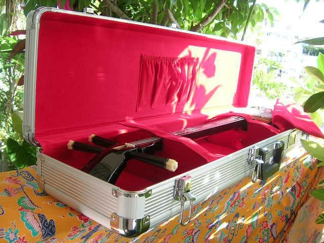 新品未使用(送料無料)13.000円　沖縄三線専用　一丁入アルミハードケース