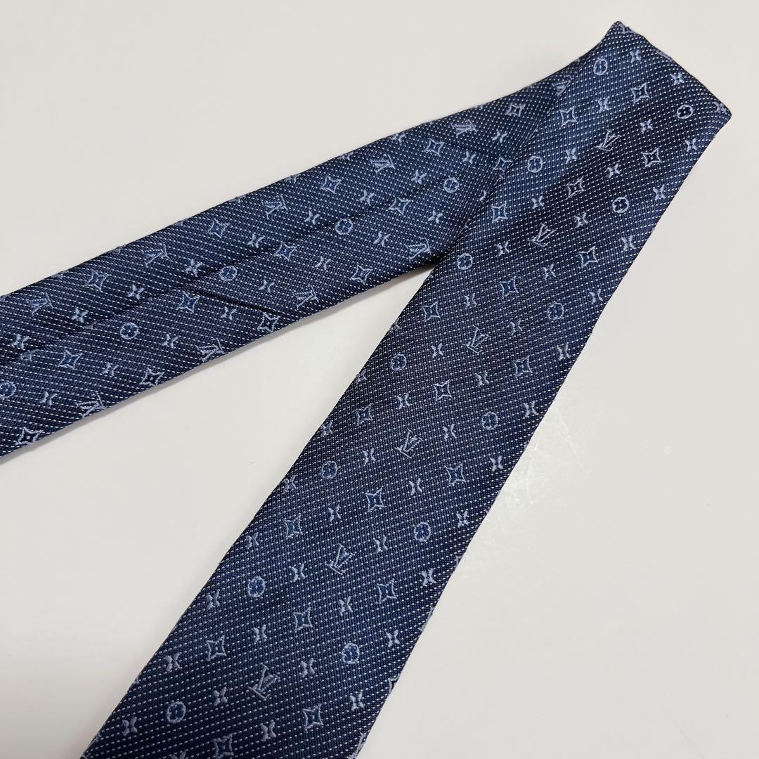美品 ルイヴィトン ネクタイ ハイブランド モノグラム 光沢 ジャガード織り 紺