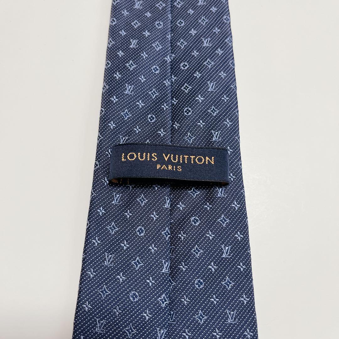 美品 ルイヴィトン ネクタイ ハイブランド モノグラム 光沢 ジャガード織り 紺