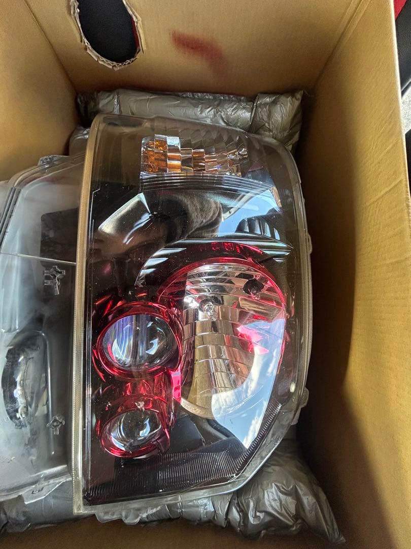 勇介さん専用ハイエース純正加工ヘッドライト左右セット