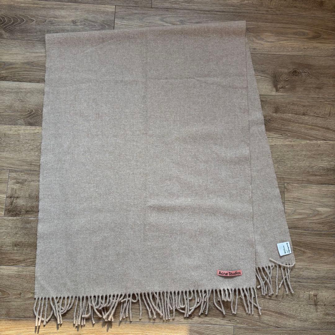 Acne Studious ベージュマフラー