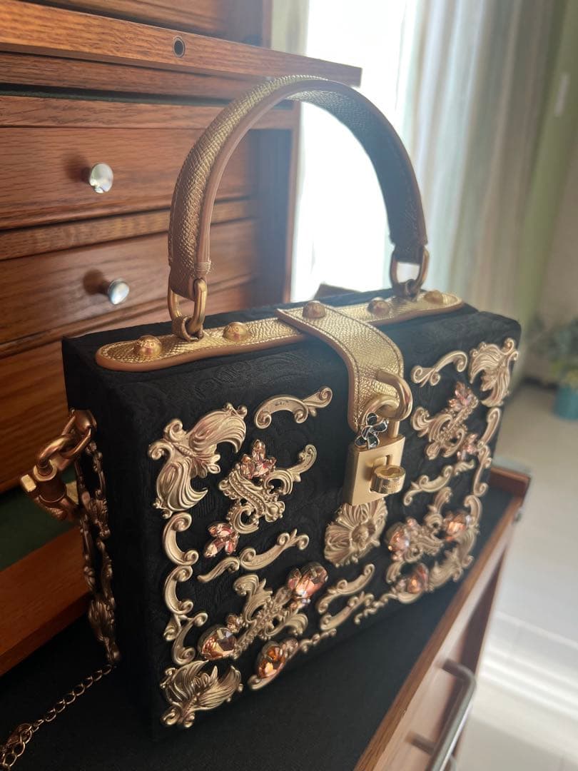 ドルチェ&ガーバーナ　装飾的な黒いパーティーバッグ