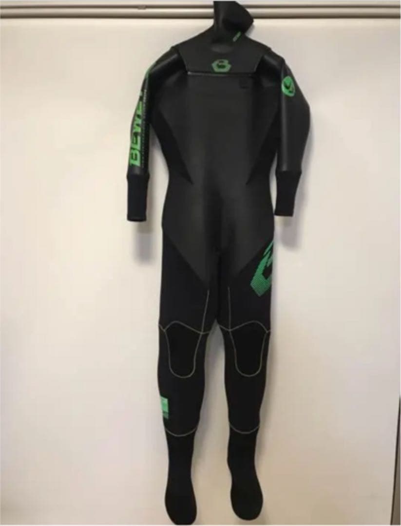 ウェットスーツ　ドライスーツ　BEWET バンキッシュ