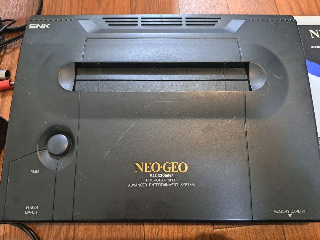 希少　SNK NEO-GEO 本体 コントローラー2個　ネオジオ 本体