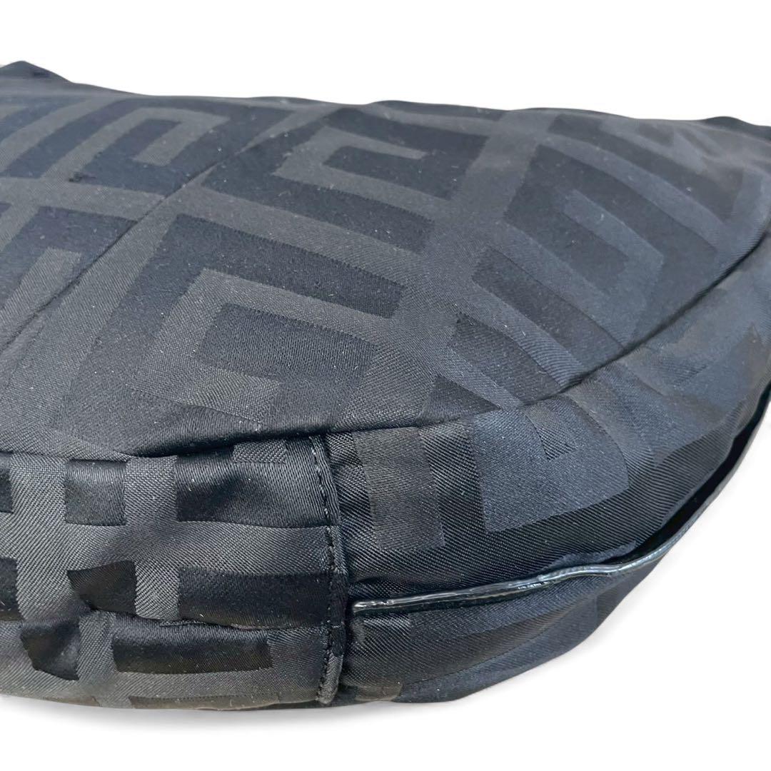 美品　ジバンシィ　ワンショルダーバッグ　ホーボー　4Gロゴ　ナイロン　メタル