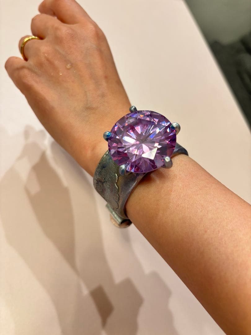 ピンクジルコニア　バングル　レース型押し