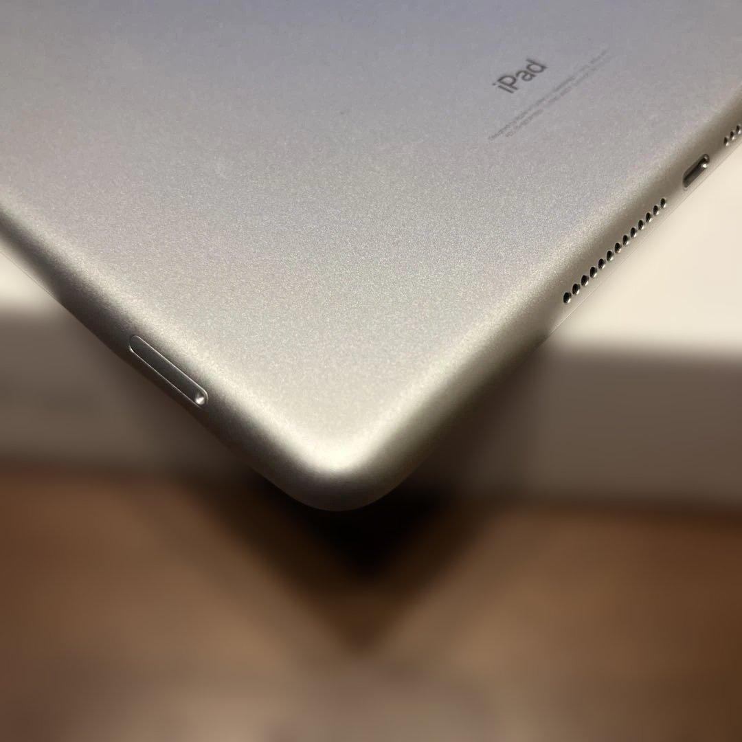 Apple iPad（第5世代） 32GB シルバー