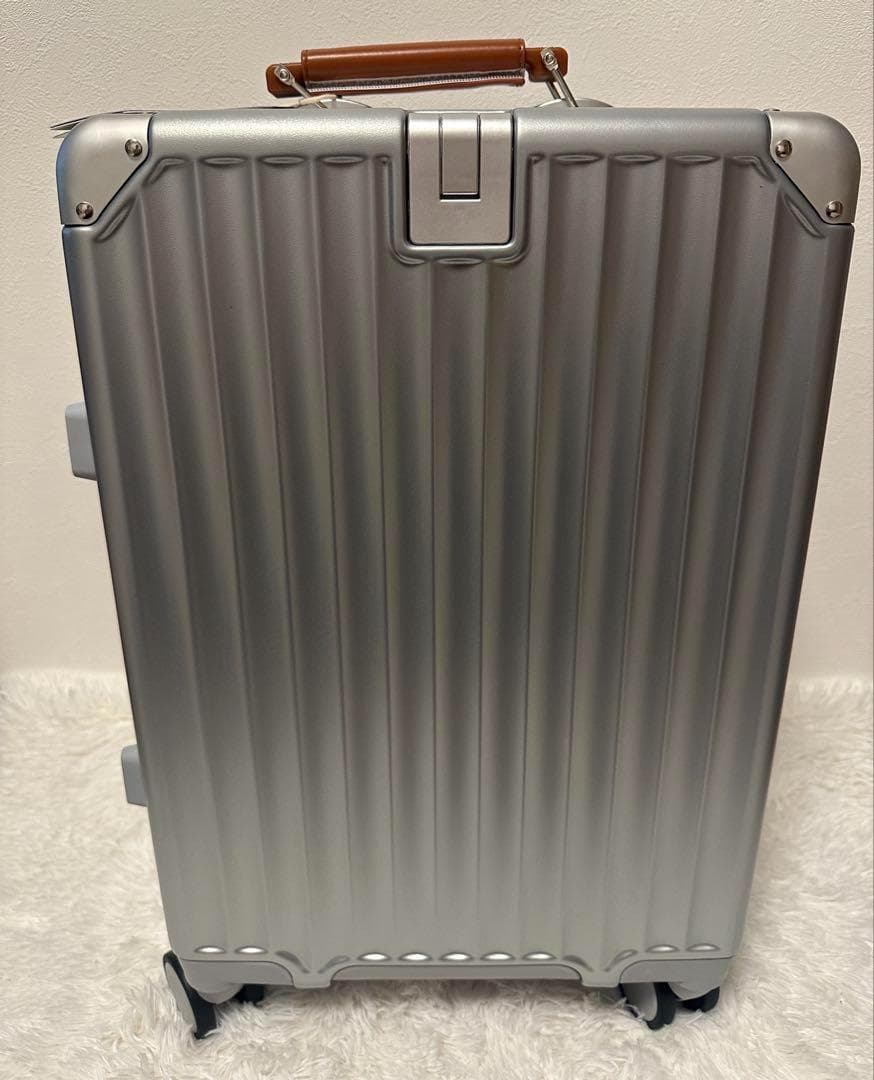 キャリーケース　スーツケース　機内持込 シルバー 軽量 大容量 TSA　S