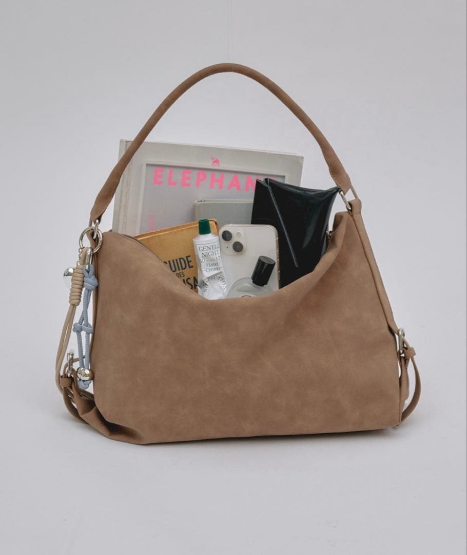 【yomo企画】チャーム付きワンハンドルベルトデザインバック