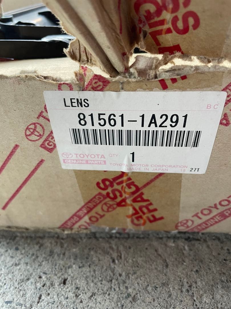 トヨタAE86 81561-1A291 新品 左テールランプ