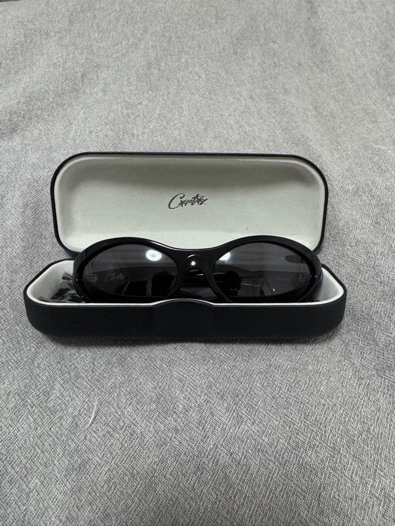 corteiz ブラック サングラス ケース付き