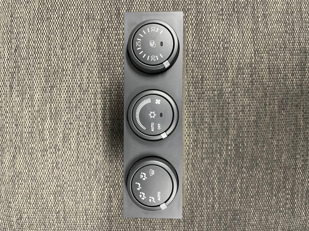 【未使用品】　三菱ふそう大型トラック エアコンコントローラー