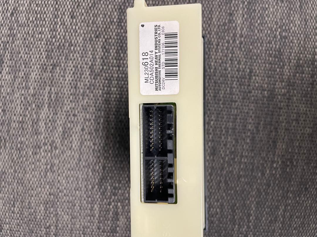 【未使用品】　三菱ふそう大型トラック エアコンコントローラー