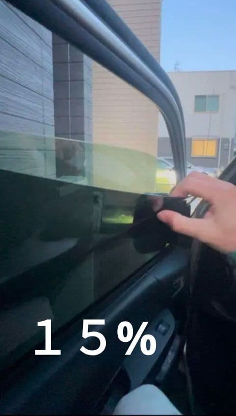 15%　スモークサンシェード　ハイエース　フィルム風サンシェード