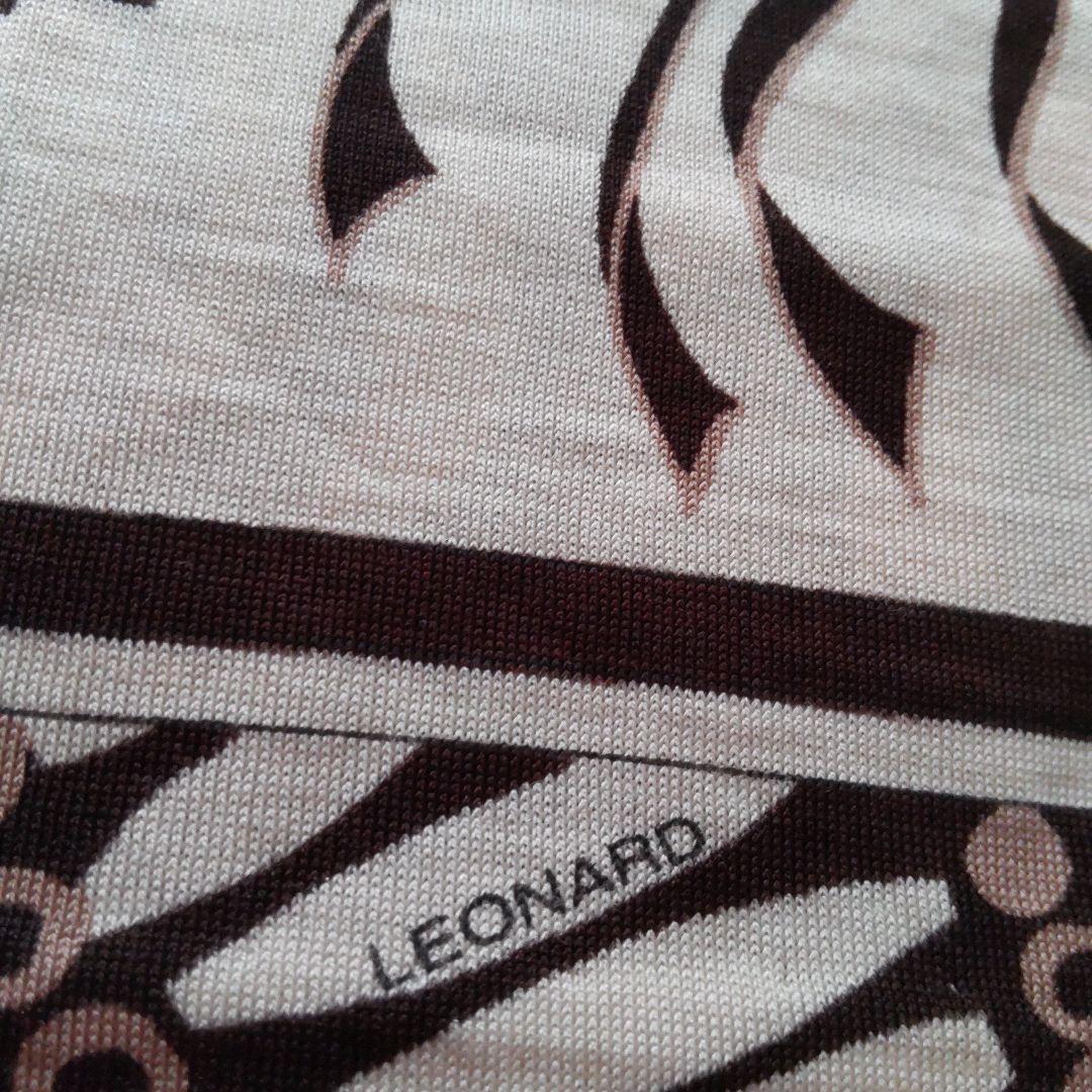 ♥️年末セール♥️ロゴ入りレオナール後ろファスナー付きカットソー