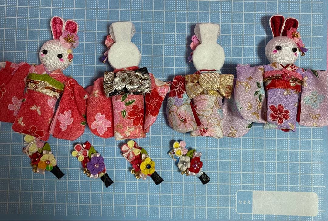 み*中様 ちりめん細工パーツ　振袖うさぎ　No.691