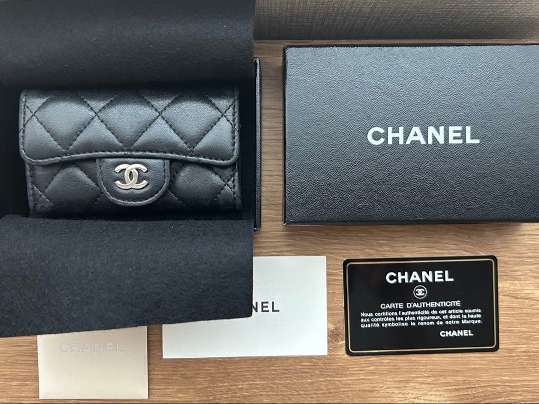 シャネル　マトラッセ6連外ポケット有り　キーケース