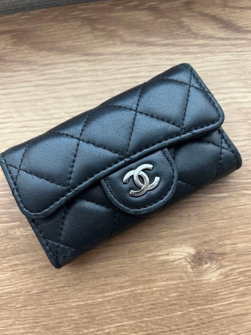 シャネル　マトラッセ6連外ポケット有り　キーケース