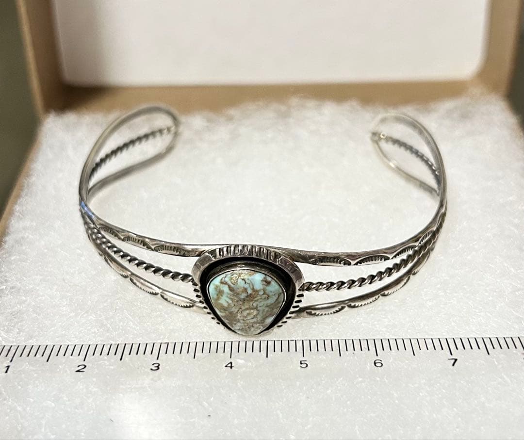 シルバーバングル