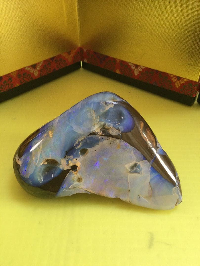 ボルダーオパールの磨き石　ボルダーオパール　観賞石