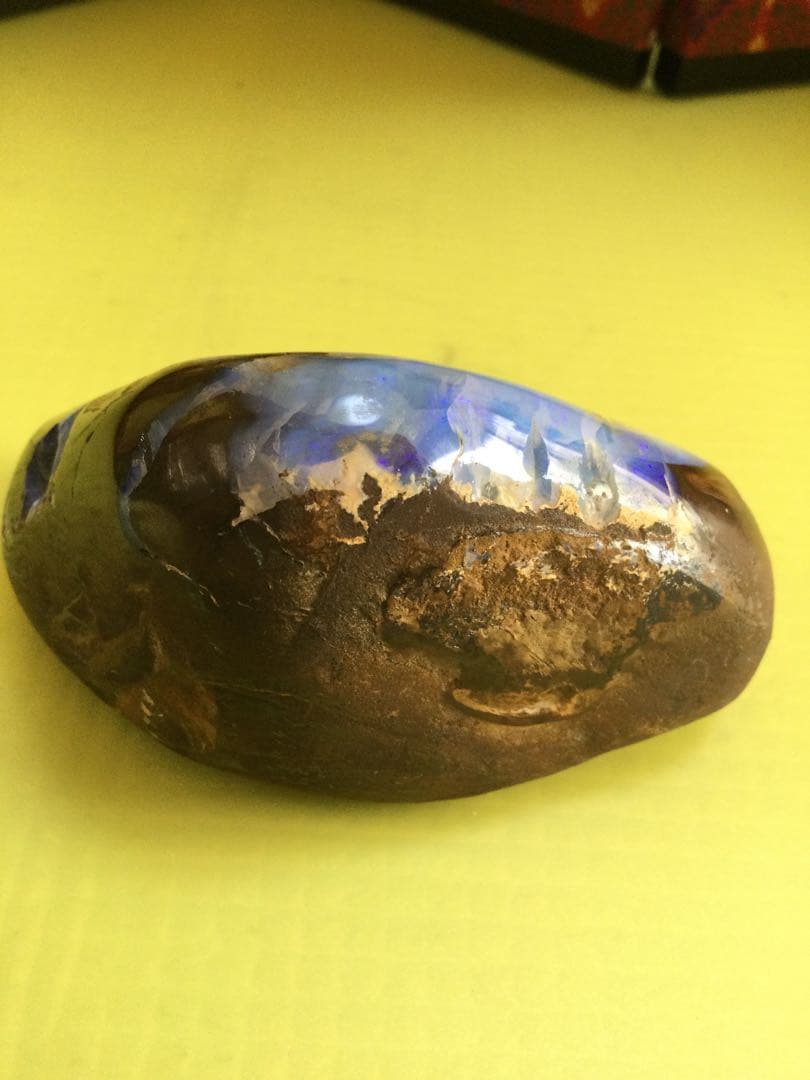 ボルダーオパールの磨き石　ボルダーオパール　観賞石