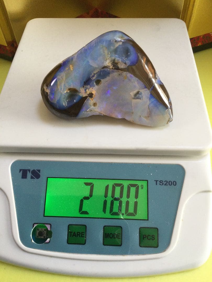 ボルダーオパールの磨き石　ボルダーオパール　観賞石