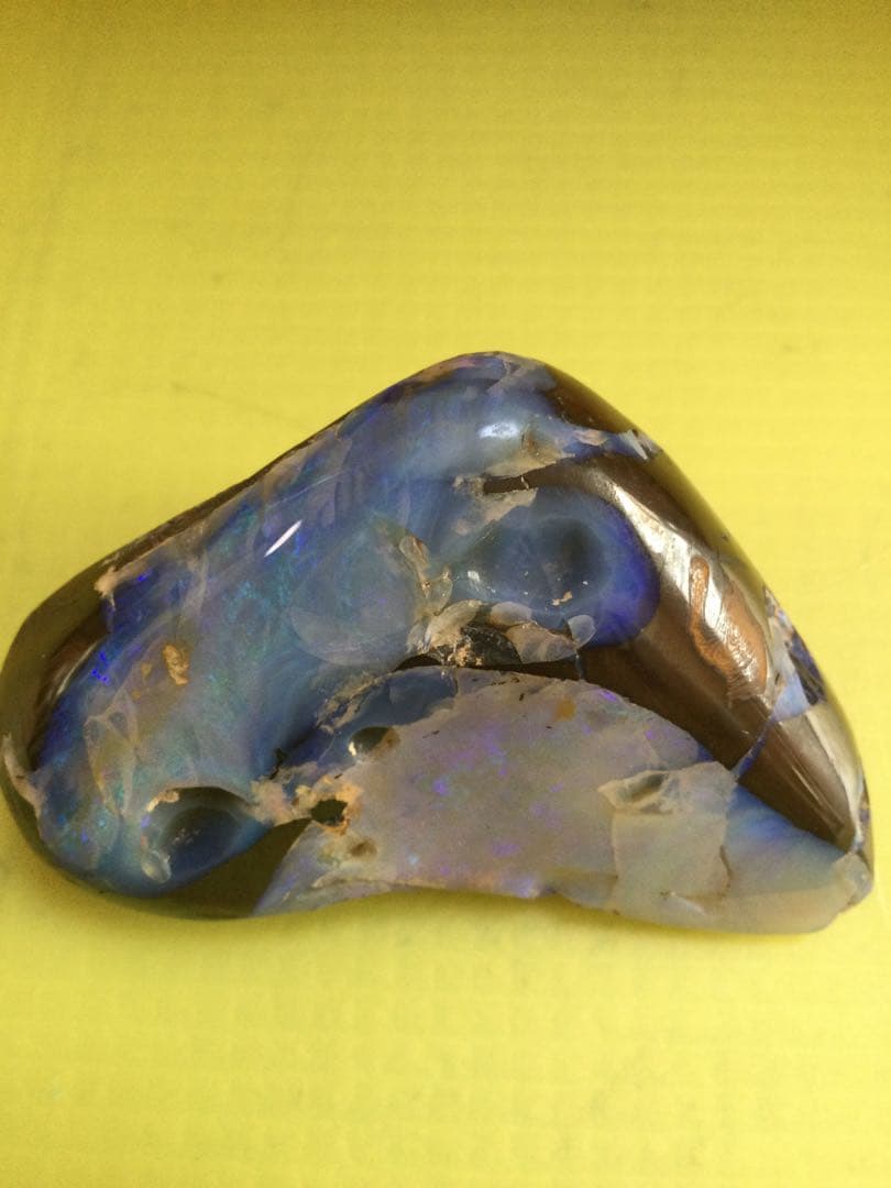 ボルダーオパールの磨き石　ボルダーオパール　観賞石