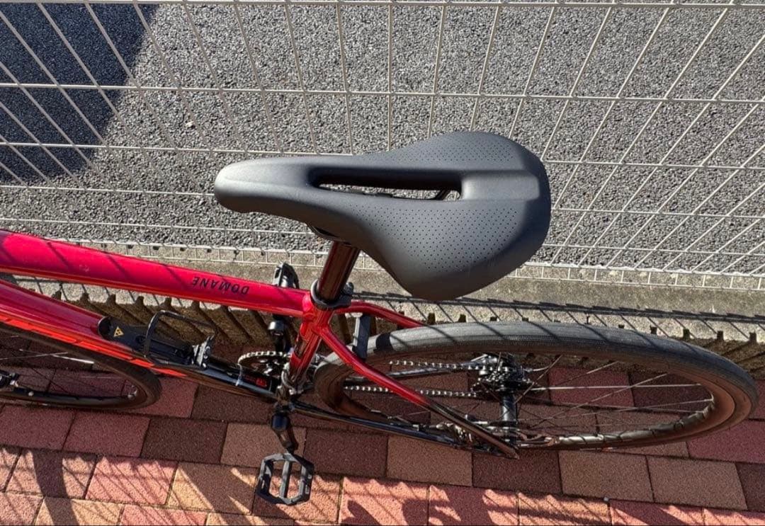 Trek アルミフレーム ロードバイク送料込み値段