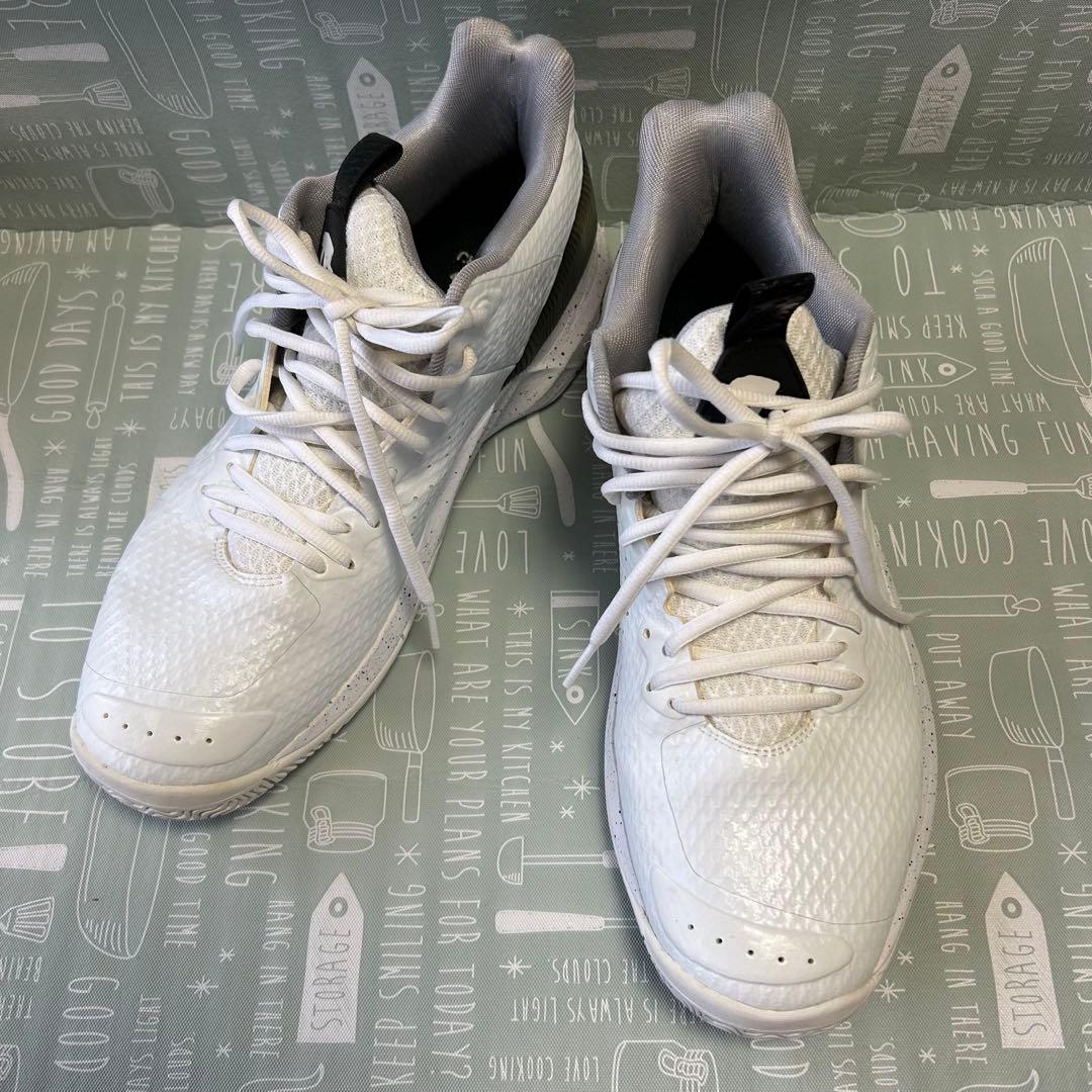 【極美品】　EGOZARU エゴザル　バスケットシューズ　WH 28.5㎝