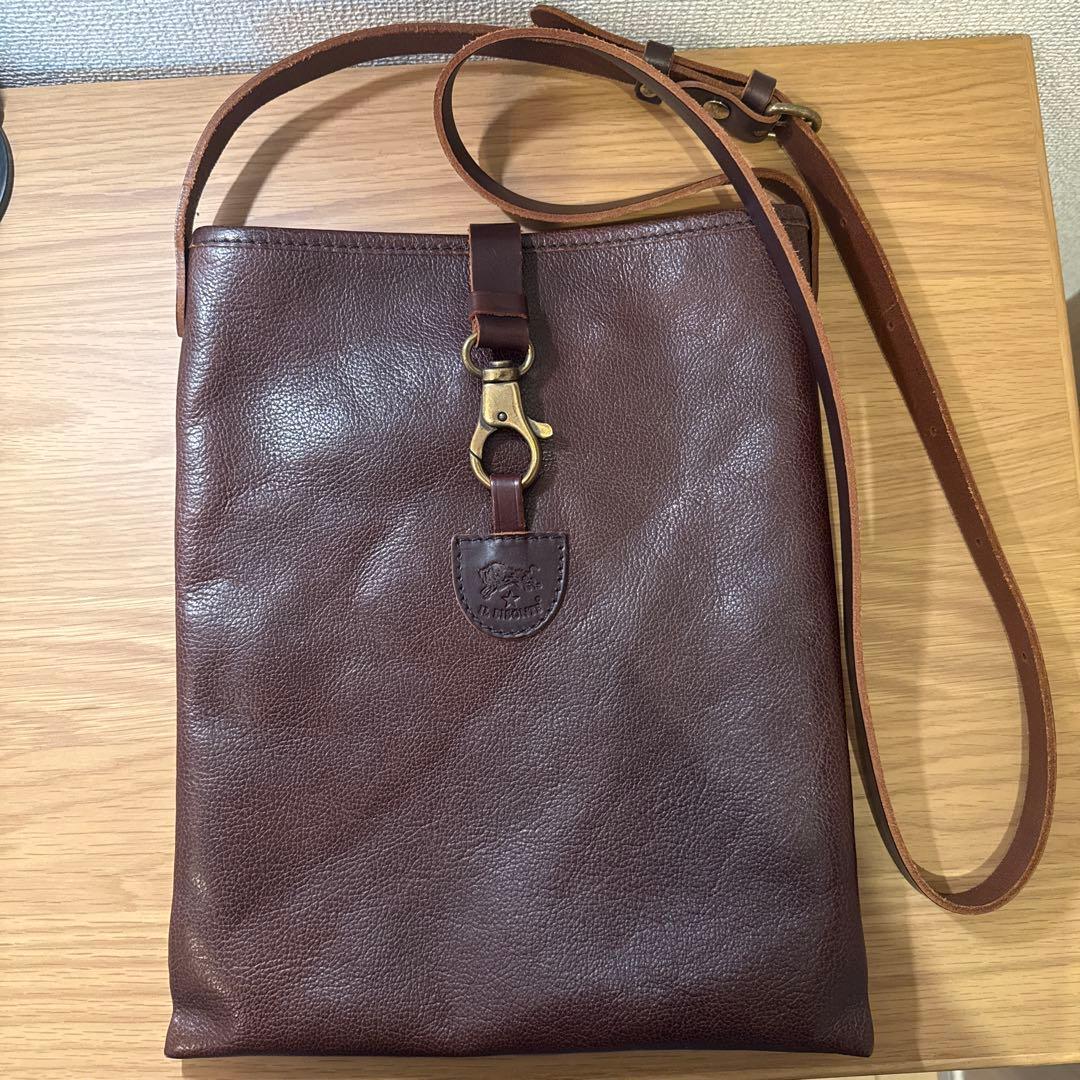 イルビゾンテ IL BISONTE 水牛レザーショルダーバッグ