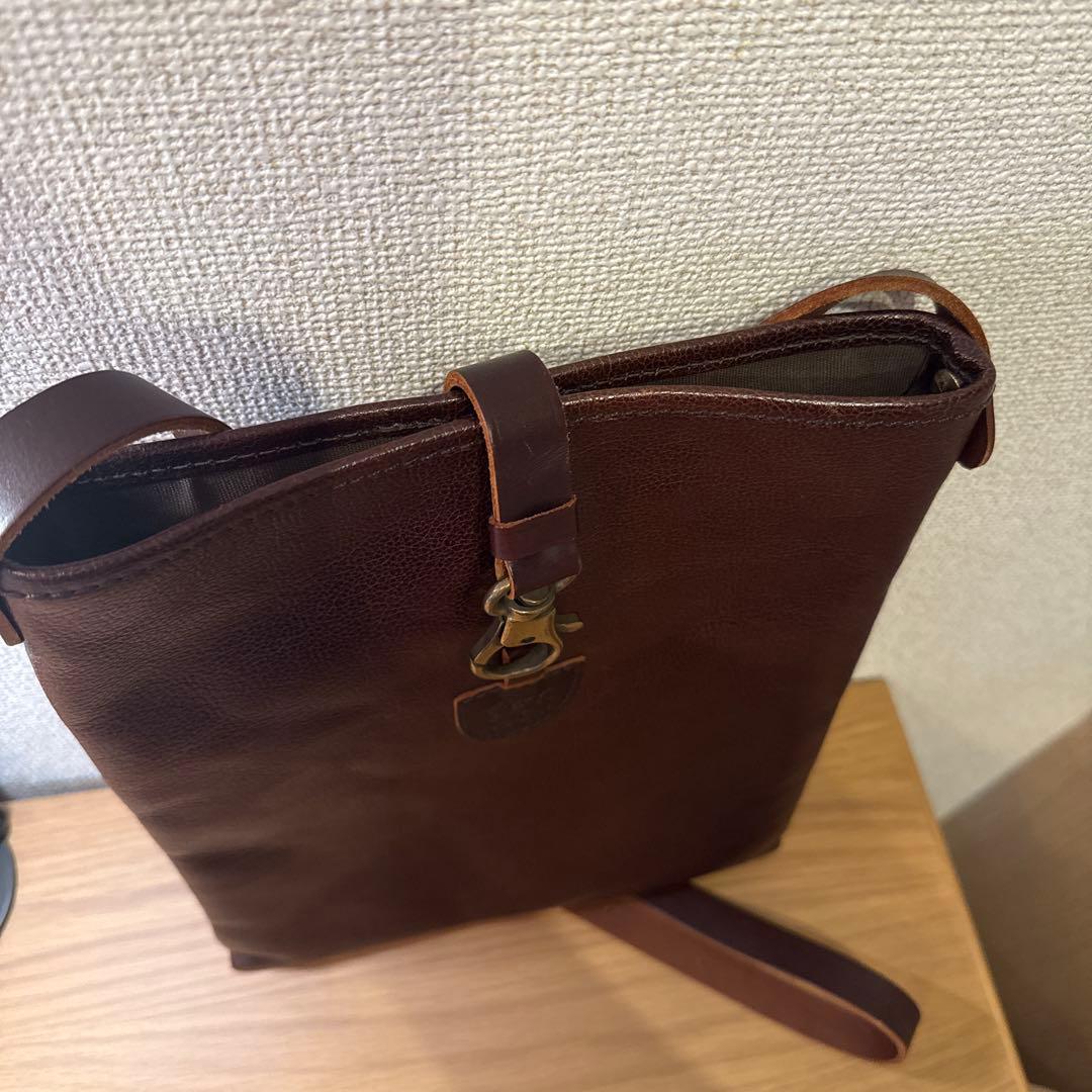 イルビゾンテ IL BISONTE 水牛レザーショルダーバッグ