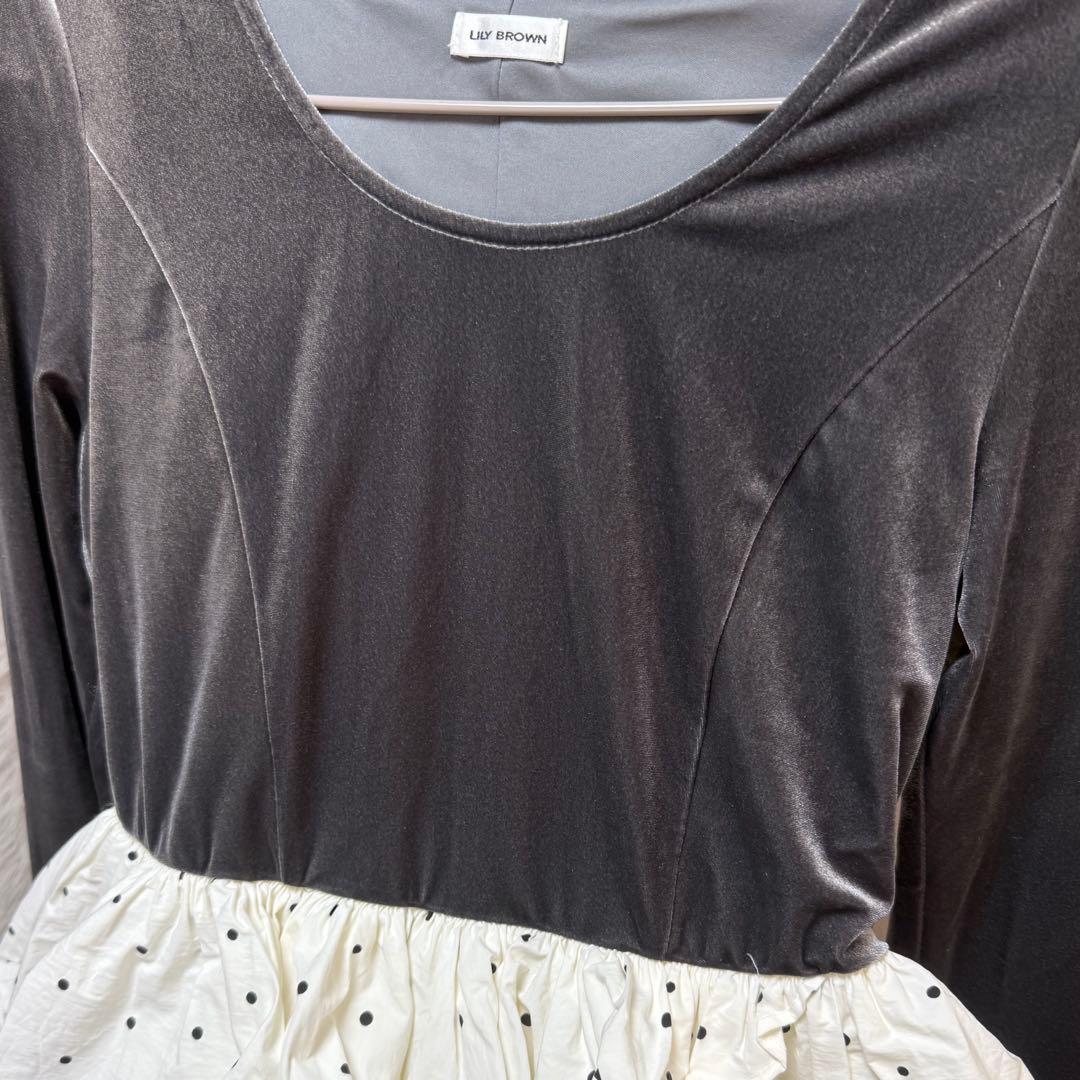 【美品】LILYBROWN ベロアペプラムフリルトップス