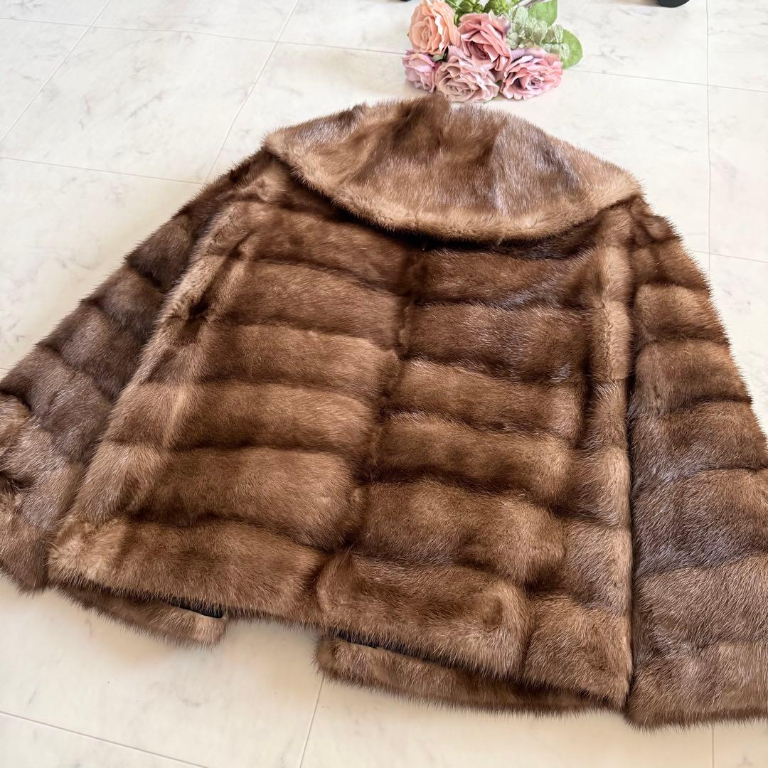 人気デザイン★サガ デミバフミンク クロップド ファーコート 毛皮 女優襟 横段