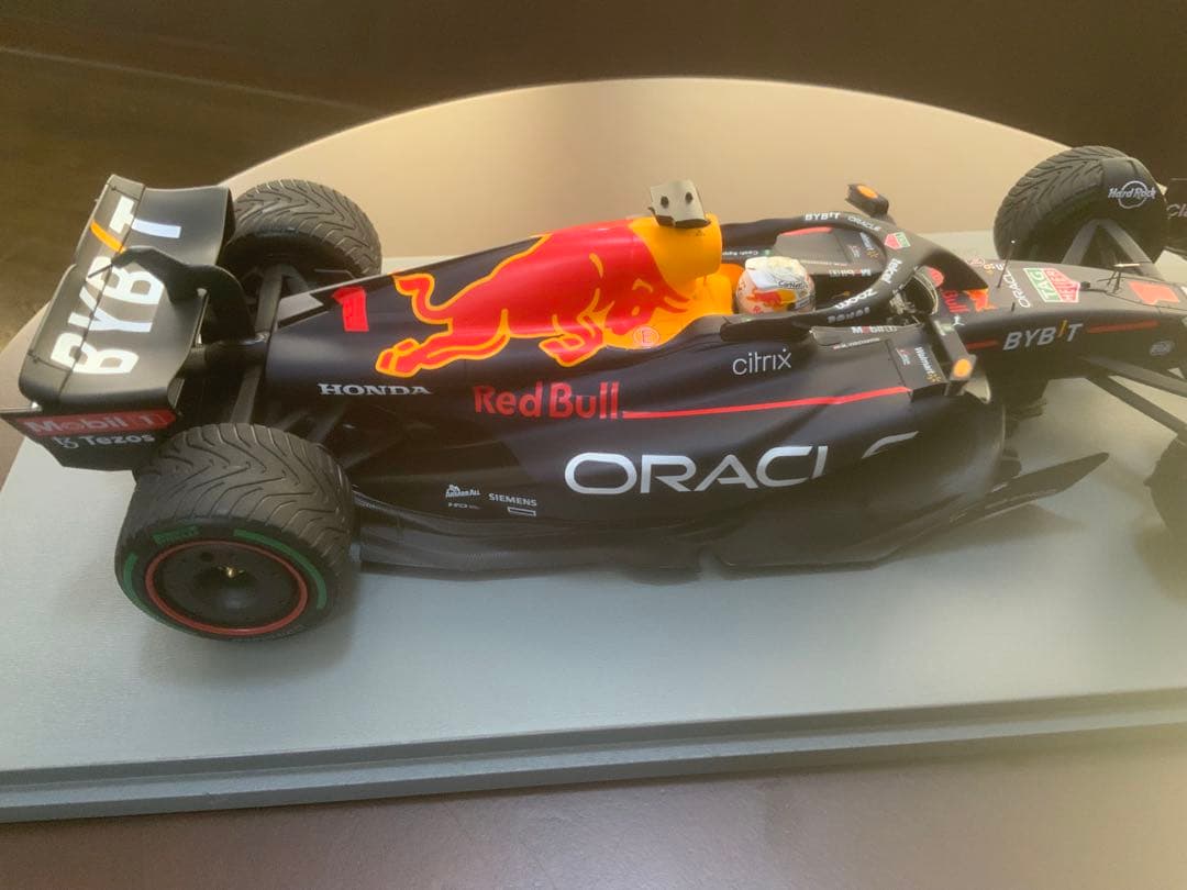 1/18スパークSPARKレッドブルRB18 日本GP仕様フェルスタッペン