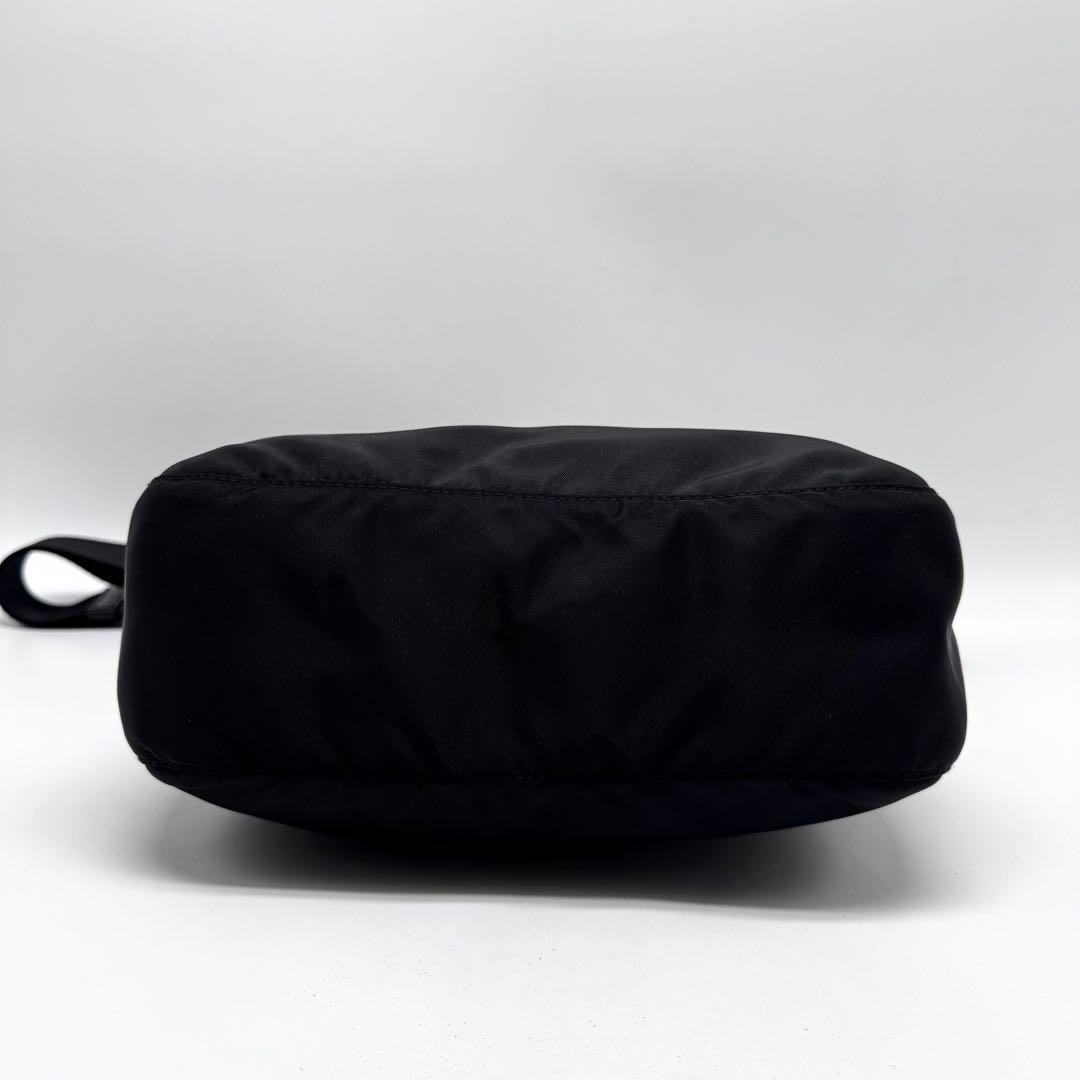 【現行型・極上美品✨】プラダ ショルダーバッグ サフィアーノレザー ナイロン 黒