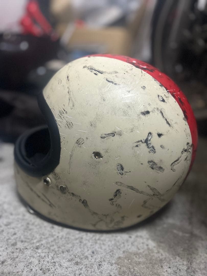 族ヘル ナックルライン 赤 アイボリー ヘルメット バイク ヤラレ やれ仕様