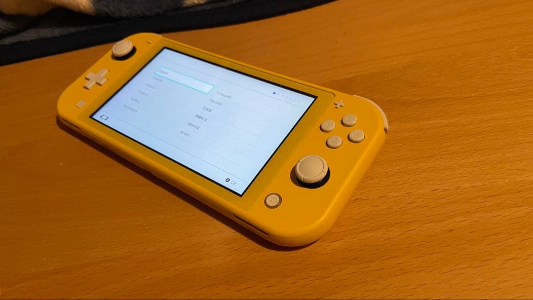 【中古】Nintendo Switch Lite 本体 イエロー　充電器なし
