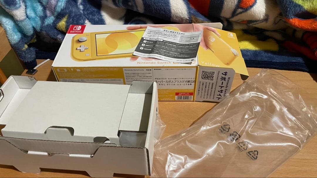 【中古】Nintendo Switch Lite 本体 イエロー　充電器なし
