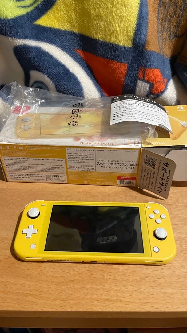 【中古】Nintendo Switch Lite 本体 イエロー　充電器なし
