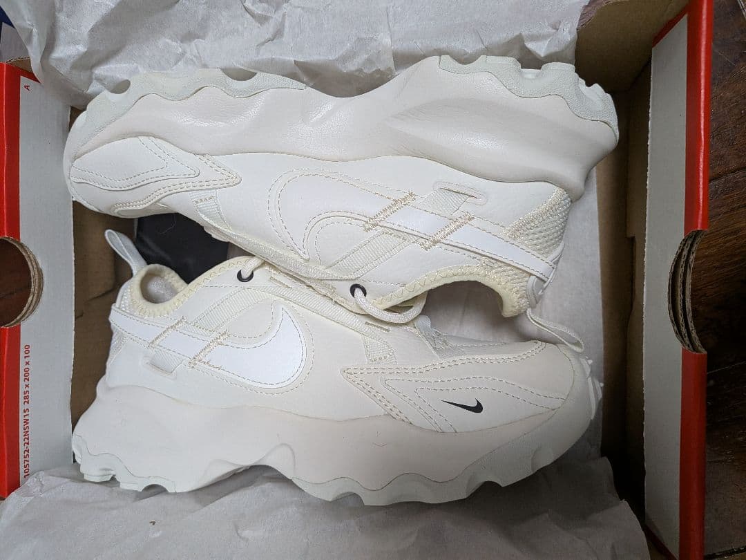 【新品】W NIKE TC7900 ナイキ ホワイト スニーカー 23.5