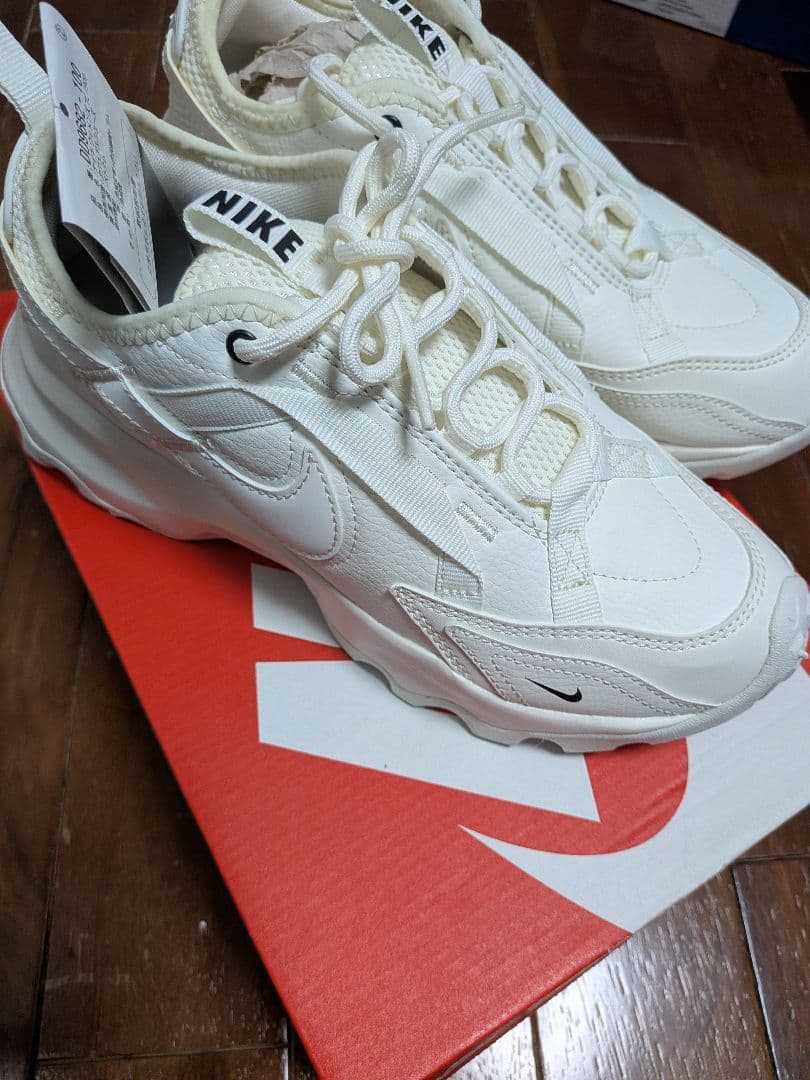 【新品】W NIKE TC7900 ナイキ ホワイト スニーカー 23.5