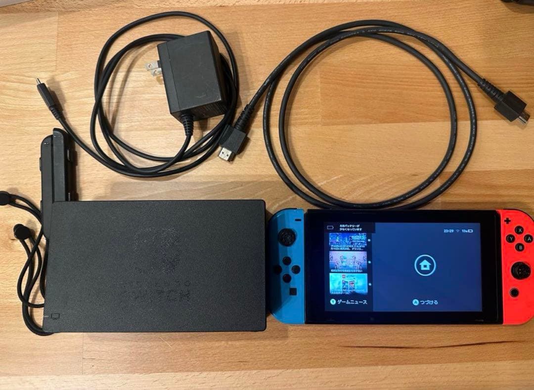 本体Nintendo Switch 純正ケース&充電グリップ付　おまけソフトあり