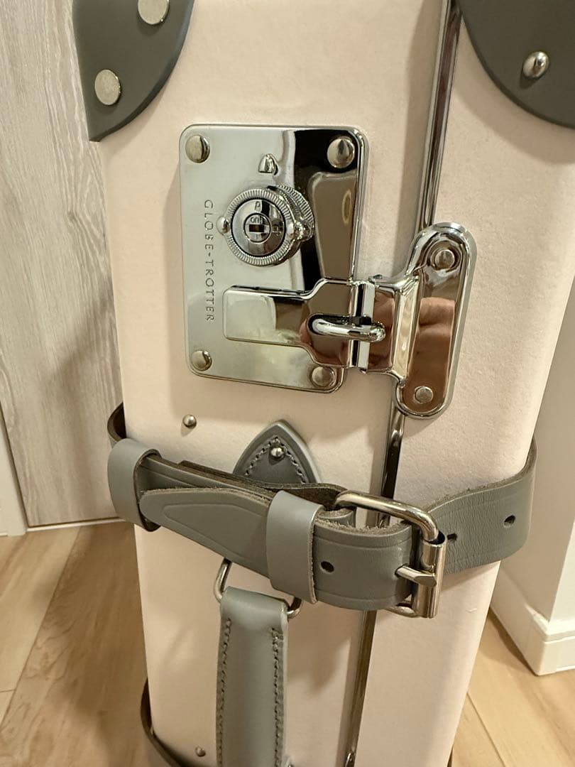 お値下げ中　限定　グローブトロッターサファリ　薄ピンク✖️グレーキャリーケース2輪