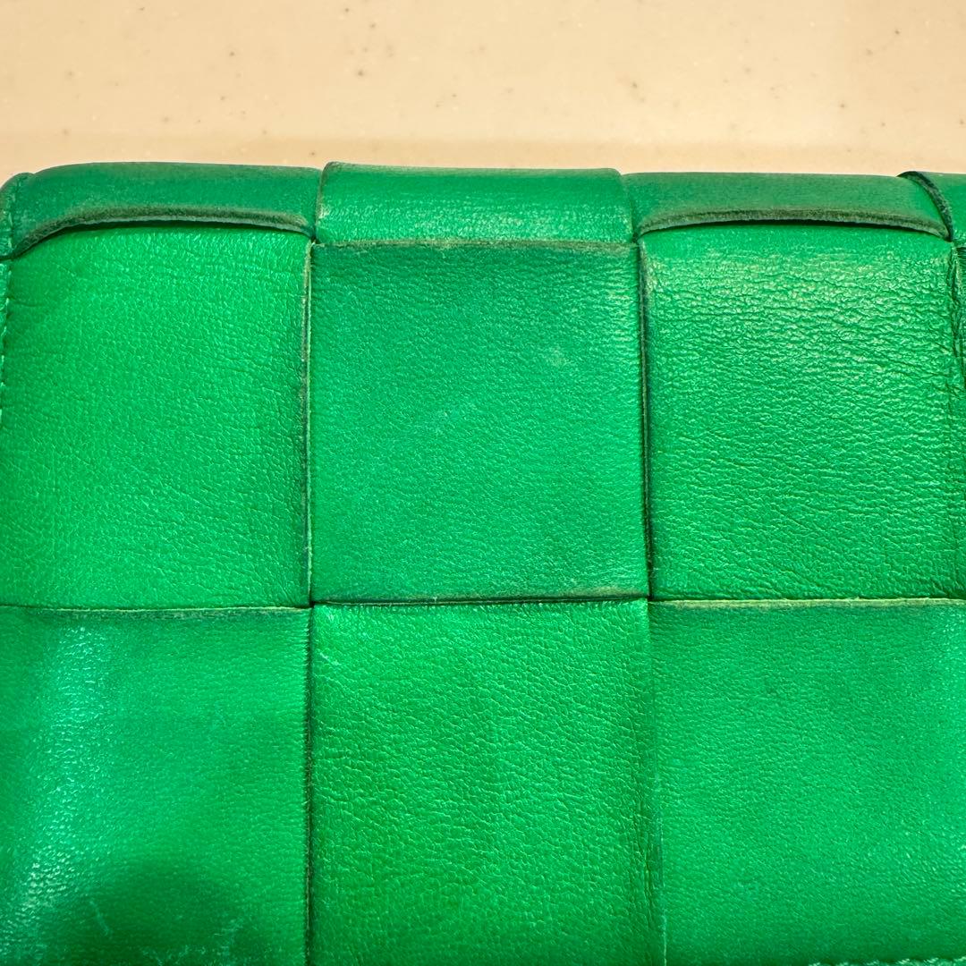 ボッテガヴェネタ 折り財布 カセット イントレチャート レザー 現行 グリーン
